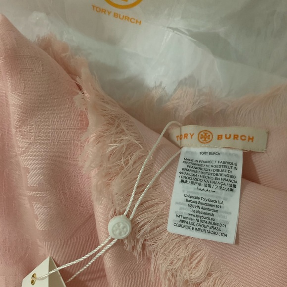 Logo Jacquard traveler scarf - Picture 8 of 13